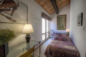 Forest View Townhouse 3 Bedroom Home by RedAwning