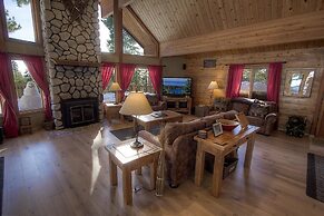 The Bass Chalet 3 Bedroom Home by RedAwning