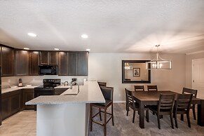 Family Getaway~skiing, Ice Castles & Golf Course 2204 2 Bedroom Apts b