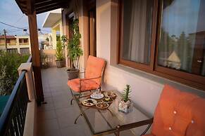 Spotless Apt in the Heart of Sisi