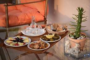 Spotless Apt in the Heart of Sisi