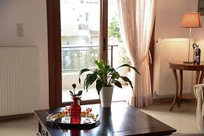Spotless Apt in the Heart of Sisi