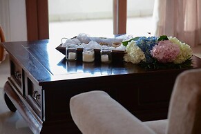 Spotless Apt in the Heart of Sisi