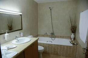 Spotless Apt in the Heart of Sisi