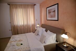 Spotless Apt in the Heart of Sisi