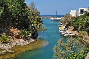 Spotless Apt in the Heart of Sisi