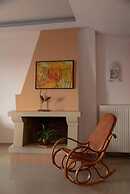 Spotless Apt in the Heart of Sisi