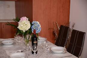 Spotless Apt in the Heart of Sisi