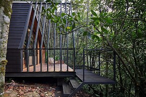 OCULTO REFUGIO DE BOSQUE