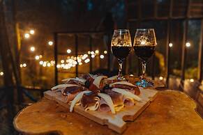 OCULTO REFUGIO DE BOSQUE