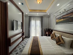 PARIS OF DRAGONBAY HOTEL