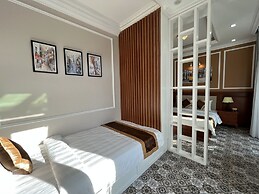 PARIS OF DRAGONBAY HOTEL