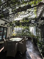 PARIS OF DRAGONBAY HOTEL