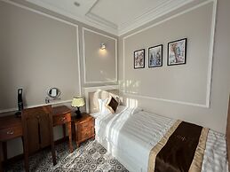 PARIS OF DRAGONBAY HOTEL