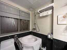 PARIS OF DRAGONBAY HOTEL