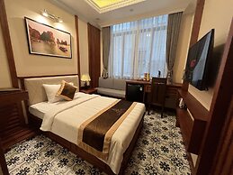 PARIS OF DRAGONBAY HOTEL