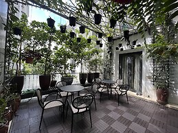 PARIS OF DRAGONBAY HOTEL