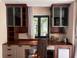 PARIS OF DRAGONBAY HOTEL