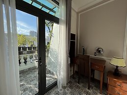 PARIS OF DRAGONBAY HOTEL