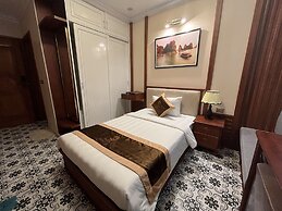 PARIS OF DRAGONBAY HOTEL