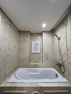 PARIS OF DRAGONBAY HOTEL