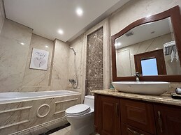 PARIS OF DRAGONBAY HOTEL