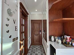 PARIS OF DRAGONBAY HOTEL