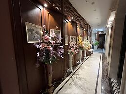 PARIS OF DRAGONBAY HOTEL