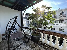 PARIS OF DRAGONBAY HOTEL