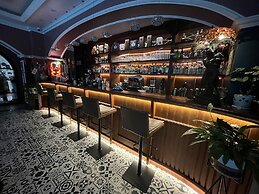 PARIS OF DRAGONBAY HOTEL