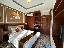 PARIS OF DRAGONBAY HOTEL