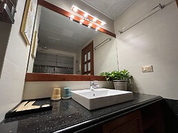 PARIS OF DRAGONBAY HOTEL