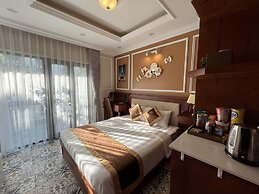 PARIS OF DRAGONBAY HOTEL