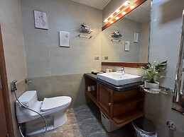 PARIS OF DRAGONBAY HOTEL