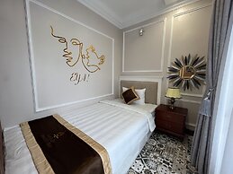 PARIS OF DRAGONBAY HOTEL