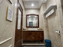 PARIS OF DRAGONBAY HOTEL