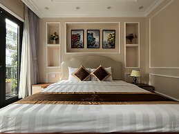 PARIS OF DRAGONBAY HOTEL