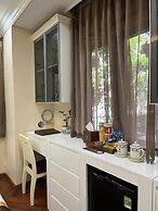 PARIS OF DRAGONBAY HOTEL