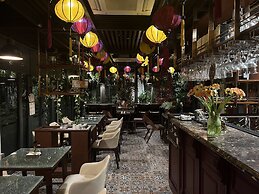 PARIS OF DRAGONBAY HOTEL