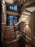 PARIS OF DRAGONBAY HOTEL