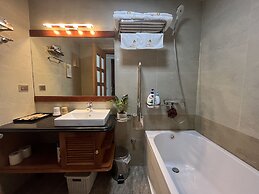 PARIS OF DRAGONBAY HOTEL