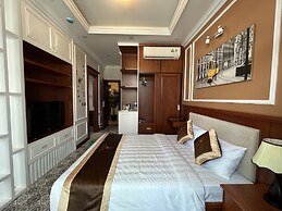 PARIS OF DRAGONBAY HOTEL