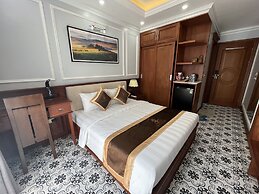 PARIS OF DRAGONBAY HOTEL