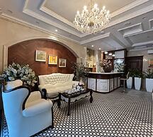 PARIS OF DRAGONBAY HOTEL