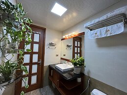 PARIS OF DRAGONBAY HOTEL