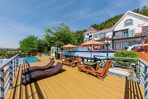 Pool Villa 1-2 Pension