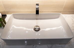 ST Hotel Wattay Airport