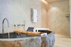 Les Regalia Hotel & SPA