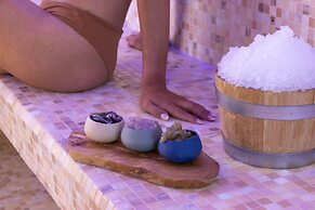 Les Regalia Hotel & SPA