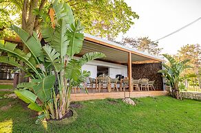 Epico Seafront & Garden Apartments